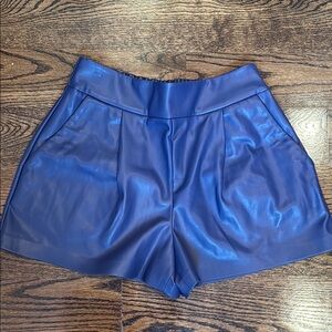 Susana Monaco pleather pleated Shorts, blue, size L LIKE NEW!!